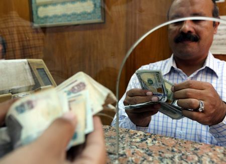 مصر تجمع 6 مليار دولار في وقت قياسي.. إصدار الصكوك لن يتوقف هنا لإنقاذ الجنيه