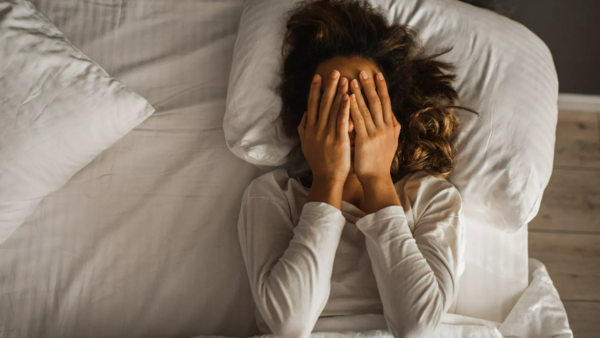 تظهر أعراضه أثناء النوم قبل سنوات من تشخيصه.. ما هذا المرض؟