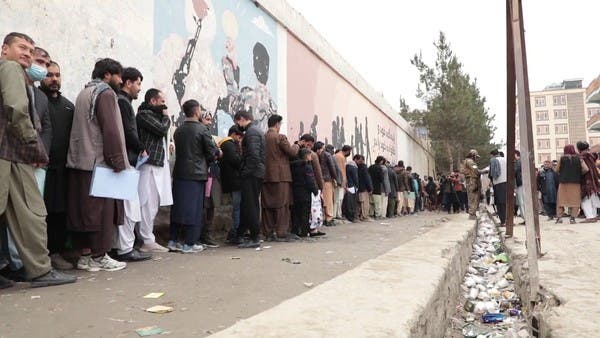 طالبان تبدأ إصدار جوازات السفر بعد طول الانتظار.. والعربية ترصد التوزيع