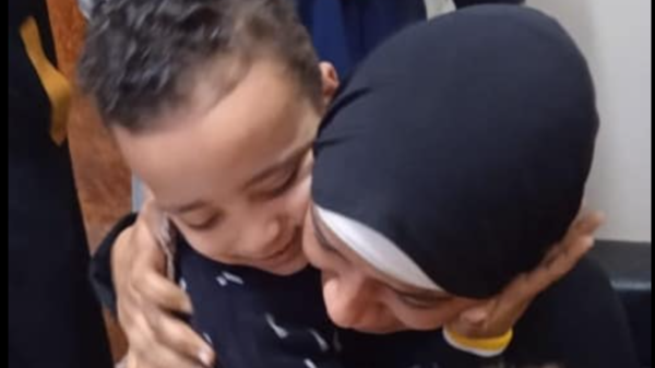 “الضنا غالي”.. حكاية طفل مصري تاه ساعات وعاد لعائلته