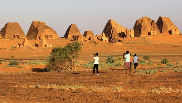 أهرامات السودان تطيح بمصر.. فكيف دمر صائد إيطالي رؤوسها؟