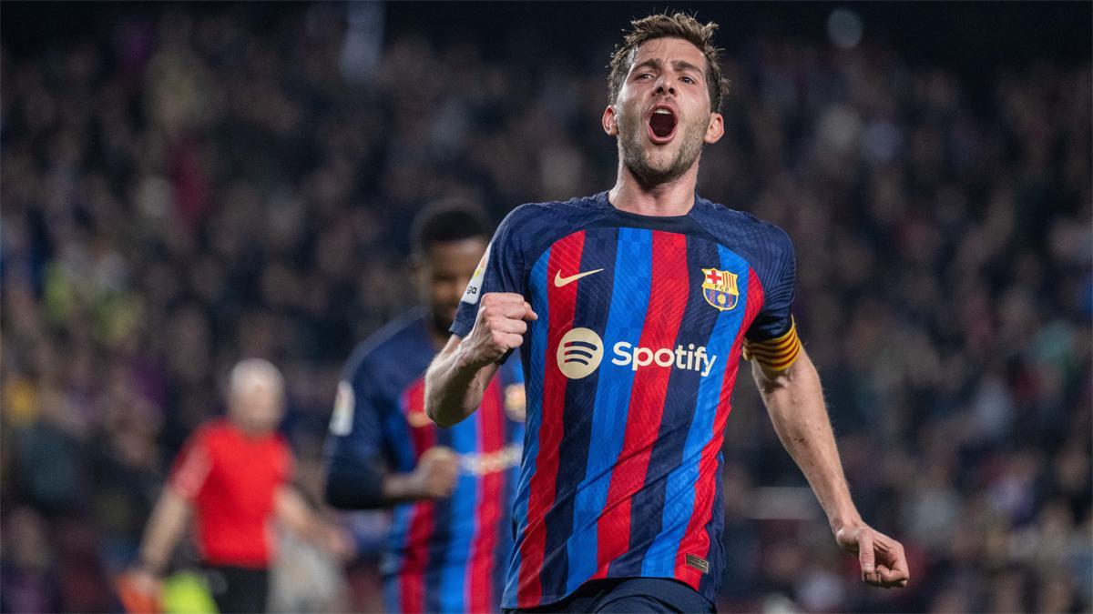 برشلونة يمدد عقد سيرجي روبرتو حتى صيف 2024