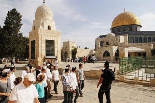 مستوطنون يقتحمون المسجد الأقصى وسط حماية مشددة من شرطة الاحتلال