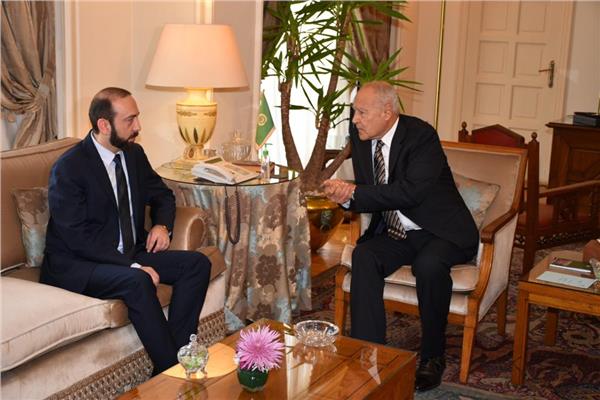 أبو الغيط يبحث مع وزير خارجية ارمينيا سبل تطوير التعاون