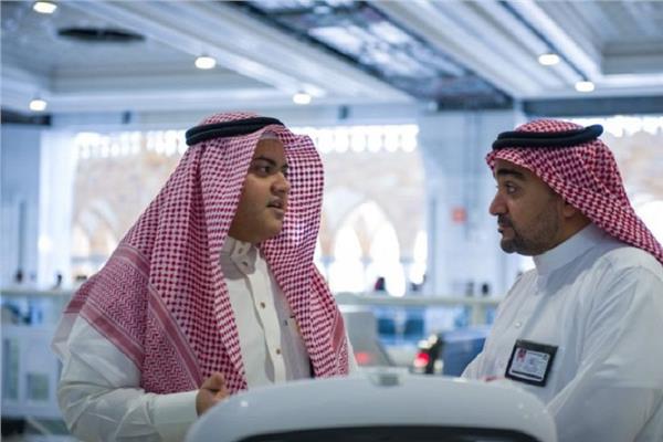 استحداث روبوتات ذكية ومنصات رقمية تجوب أرجاء المسجد الحرام