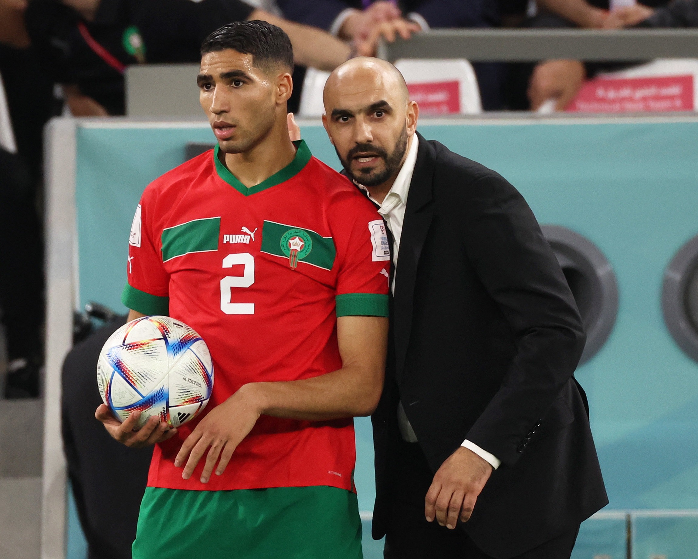 الركراكي يُعلن دعمه لحكيمي المتهم بالاغتصاب