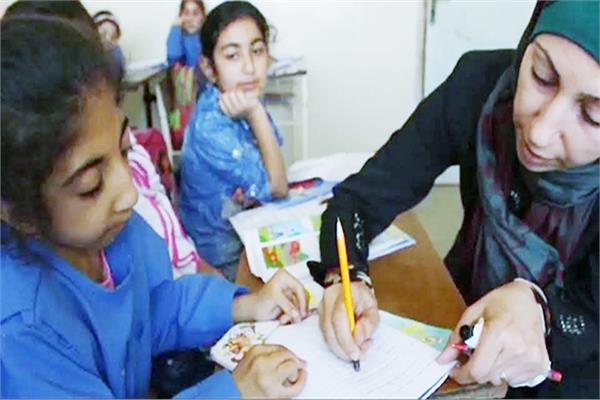 لوحات الطفلة السورية «ياسمين» تتحدى المستحيل