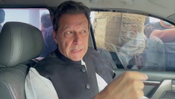 الحكومة الباكستانية تلوح بحل حزب عمران خان