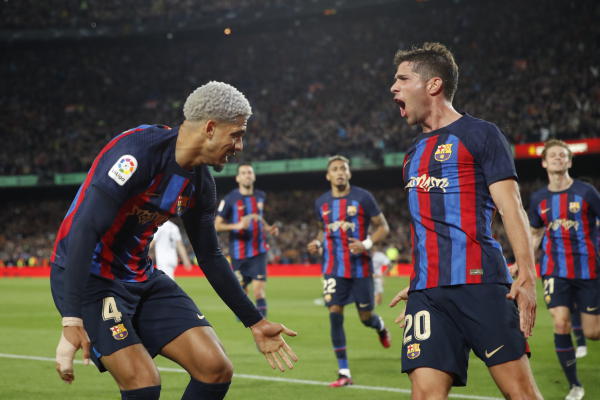 برشلونة يحسم الكلاسيكو لصالحه ويقترب من اللقب