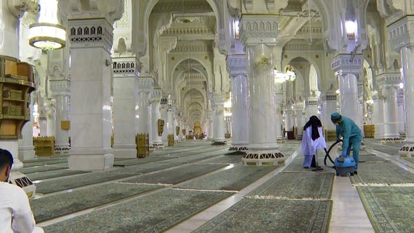 مراحل غسيل سجاد الحرم المكي وساحاته