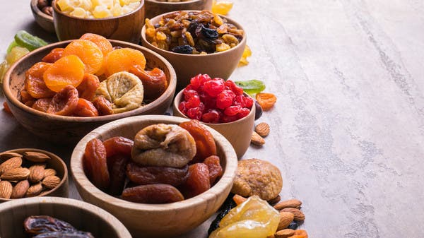 في رمضان يجب أن تحرص على تناول الفواكه المجففة.. وهذه الأسباب