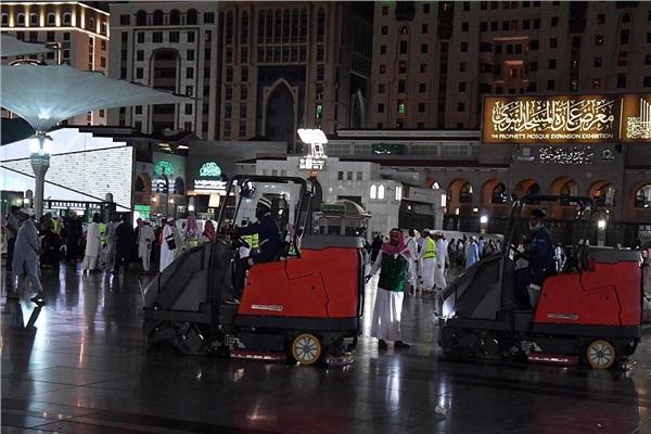 تطهير جنبات المسجد النبوي بمعدل 5 مرات يوميًا خلال شهر رمضان
