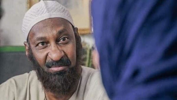 “رجل دين فاسد” يشعل غضباً بالسودان.. وسيلاً من الإساءات