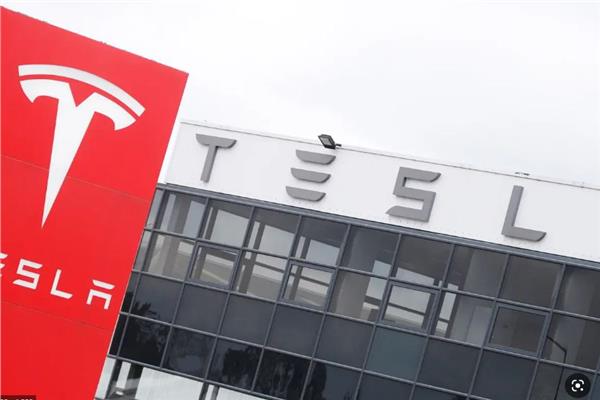 محكمة استئناف فيدرالية تؤيد حكما بانتهاك إيلون ماسك وشركة «تسلا» قوانين العمل
