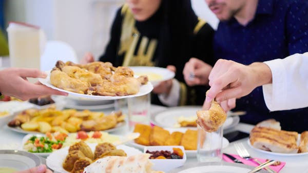 لا تقللوا من تناول الطعام في رمضان.. خبيرة تغذيه تكشف السر