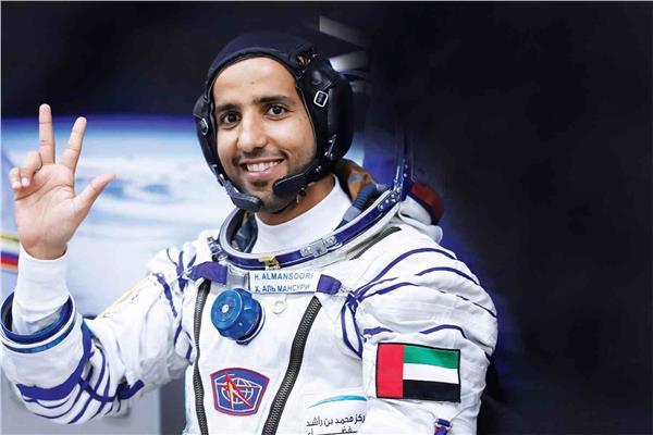 سلطان النيادي يحصل على شارة رواد الفضاء الذهبية من وكالة ناسا
