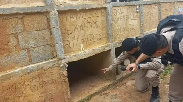 سحبت حية من القبر.. حكاية امرأة دفنت 10 ساعات ونجت