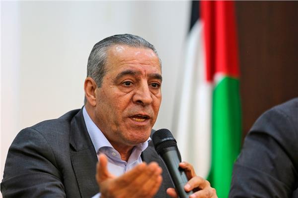 حسين الشيخ: القيادة الفلسطينية تجري اتصالات مكثفة لوقف عدوان الاحتلال على المسجد الأقصى