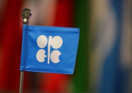 السعودية تفرض ضريبة جديدة على مستوردي النفط.. ماذا لو وصل البرميل لـ 100؟