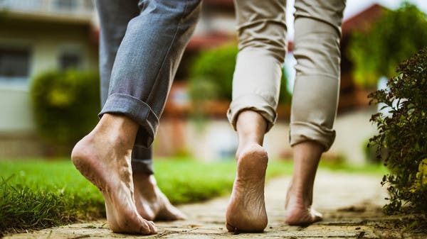 تضر بالأطراف السفلية.. احذروا هذه الطريقة في الجلوس