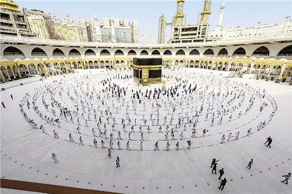 موظفات «رئاسة شؤون الحرمين» يقدمون خدماتهن لقاصدات المسجد الحرام بعدة لغات