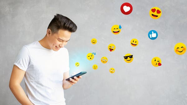 انتبهي من “إيموجي” زوجك.. فهو أصدق بكثير من كلماته!