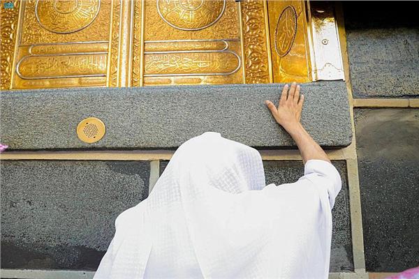 شؤون الحرمين تجري صيانة لكسوة الكعبة المشرفة