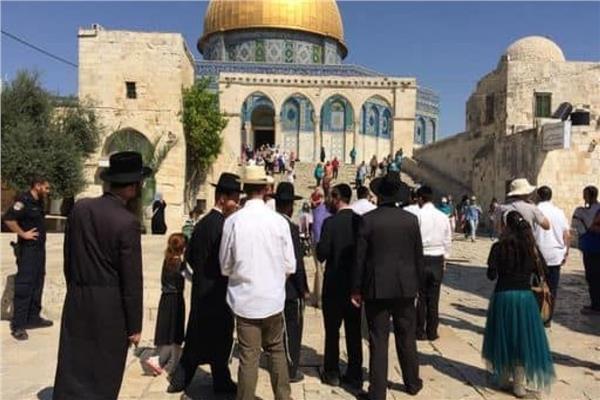 مجموعات إضافية من المستوطنين تقتحم الأقصى 