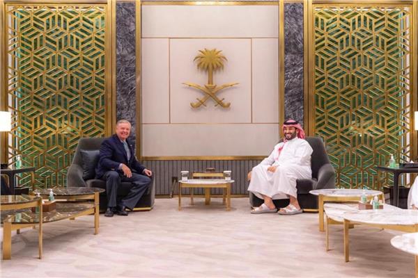 ولي العهد السعودي يجتمع من عضو بمجلس الشيوخ الامريكي