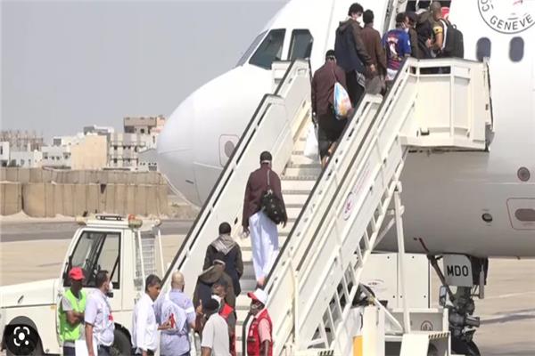 بوساطة الصليب الأحمر.. انطلاق صفقة لتبادل مئات الاسرى باليمن