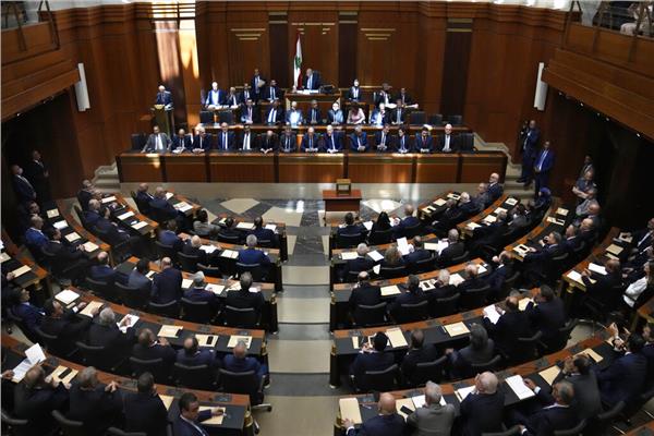 لبنان يؤجل انتخابات محلية لتجنب المزيد من الشلل السياسي
