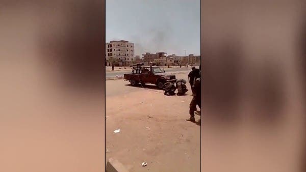 “أخوة أعداء”.. رسالة خاسر بحرب السودان تبكي الحجر