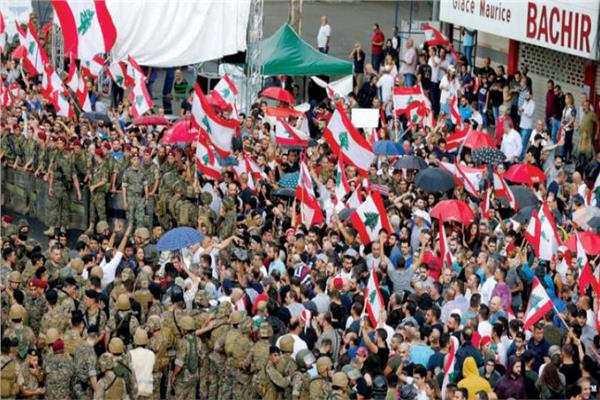 رفضا للأوضاع المعيشية..اعتصام أمام السراي الحكومي بلبنان 