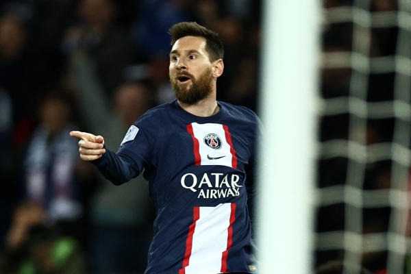 “ميسي” يكشف لنجوم برشلونة عن احتمال عودته للنادي
