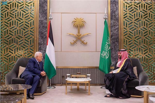 ولي العهد السعودي يناقش مع أبو مازن مستجدات الأوضاع بالأراضي الفلسطينية