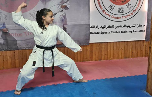 ملك أشرف .. تقتفي أثر والدها وتشق طريقها بثبات في عالم الكاراتيه