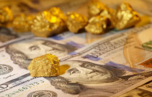 رهانات رفع الفائدة الأميركية تنعش الدولار وتهبط بالذهب
