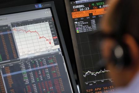 الاقتصاد الأمريكي سيضربه الركود في منتصف العام.. الذهب يرتفع والنفط يتهاوى