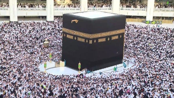 مشاهد مهيبة للمعتكفين داخل المسجد الحرام