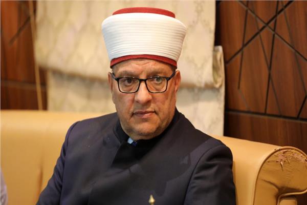 وزير الأوقاف الفلسطيني يستنكر رفع علم الاحتلال على سطح وجدران الحرم الإبراهيمي