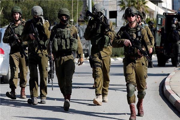 الاحتلال الإسرائيلي يعتقل فتى بالقدس ويفرج عن 4 آخرين شريطة الابعاد عن الأقصى ودفع غرامة