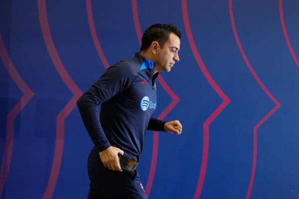 المدرب تشافي يشيد بفوز برشلونة على أتلتيكو مدريد
