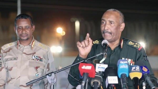 حليف الأمس عدو اليوم.. صور للبرهان وحميدتي قبل العداء