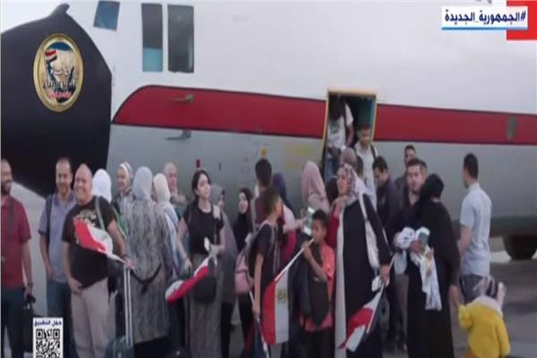 بعد عودة المصريين من السودان.. أبناء مصر يعودون لأحضانها
