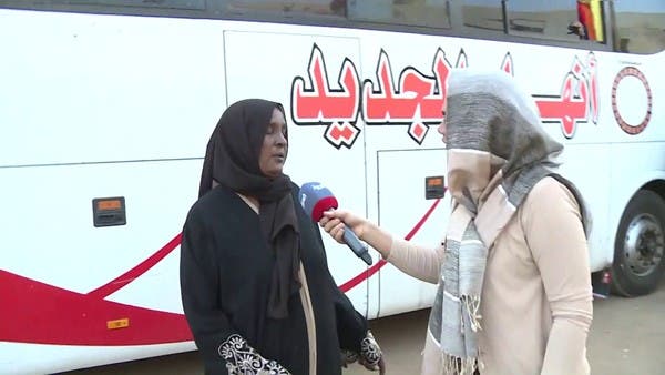 كاميرا العربية ترصد محاولات مواطنين وأجانب مغادرة الخرطوم من منطقة المعمورة