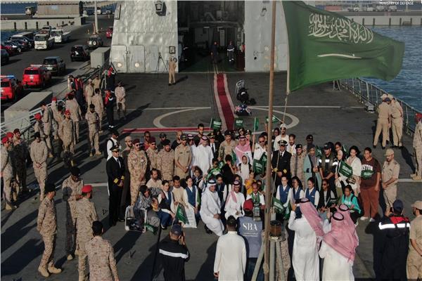 وصول 13 مواطنًا سعوديًا و1674 شخصًا من رعايا الدول من السودان لجدة