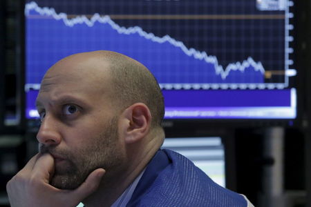 للمتداولين: بيانات حاسمة ستحرك السوق غدًا.. احذر تداولات الذهب
