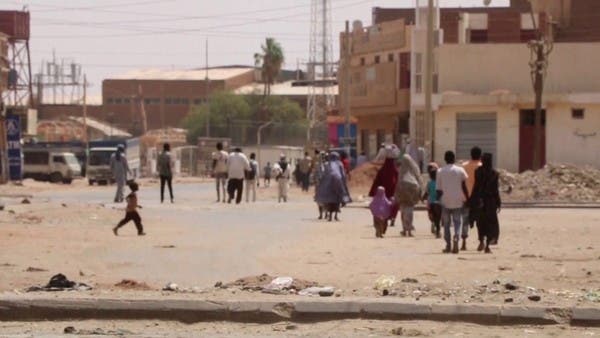 رحلة البحث عن الطعام وسط النار في الخرطوم
