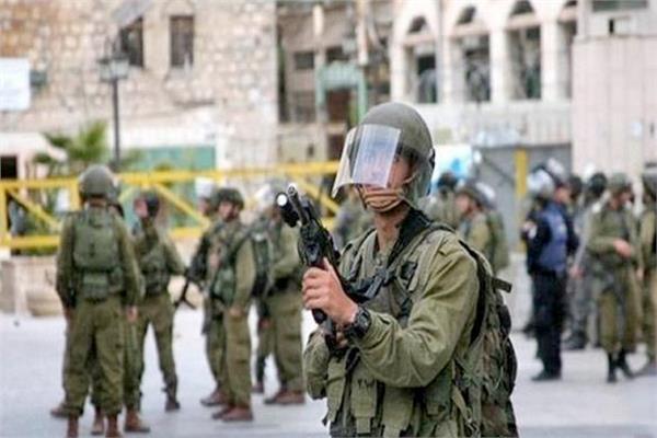 الاحتلال الإسرائيلي يواصل تشديد إجراءاته العسكرية على «نابلس» ويعتقل شابًا