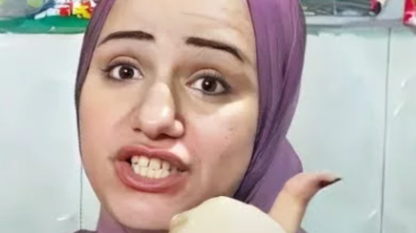 صاحبة الفيديو المشين لطفليها على يوتيوب.. تفاصيل جديدة وصادمة